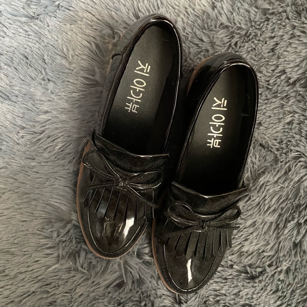 Platform Shiny Shoes with bow tie